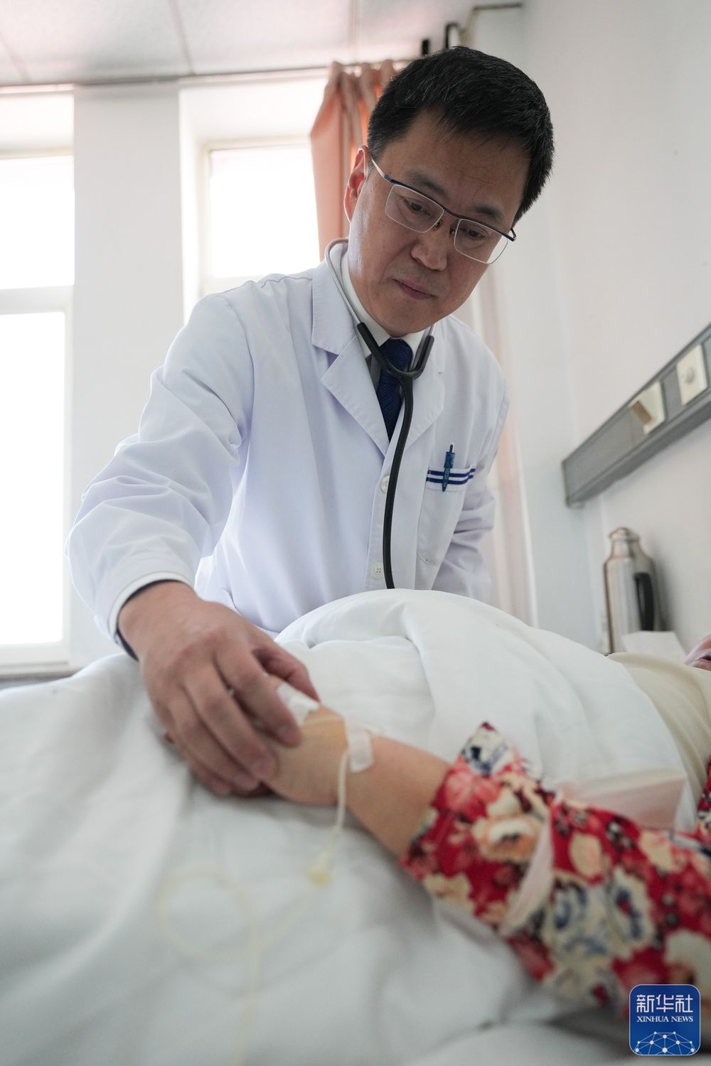 
北京人民医院黄牛代挂号电话票贩子号贩子网上预约挂号,住院检查加快,新华全媒+丨“百姓雷锋”