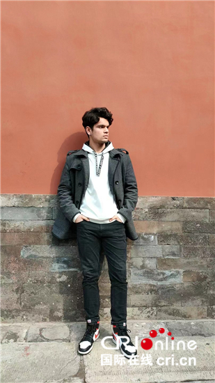 
中国人民解放军总医院黄牛代挂号电话票贩子号贩子网上预约挂号,住院检查加快,巴西小伙儿休伯特：“中国是一个爱好和平的国家”