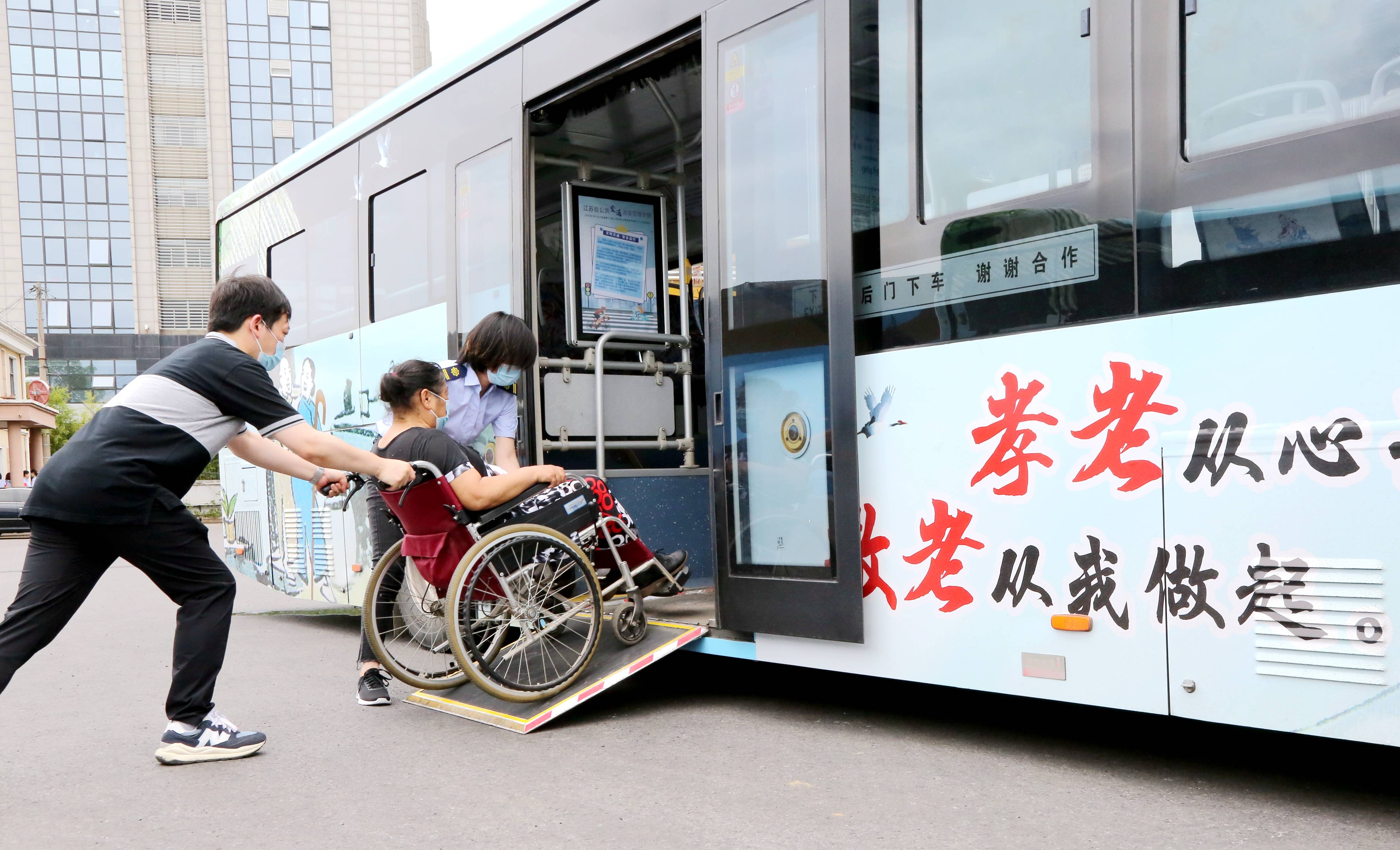 
上海肿瘤医院黄牛代挂号电话票贩子号贩子网上预约挂号,住院检查加快,这些改变，为了你！我国持续提升适老化服务水平
