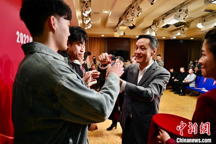 
广州各大医院黄牛代挂号电话票贩子号贩子网上预约挂号,住院检查加快,北京人艺表演学员培训班再开班 冯远征：不只学演戏