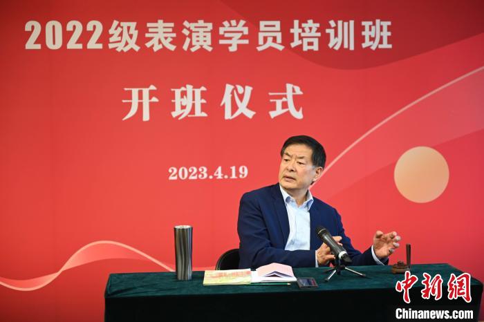 
广州各大医院黄牛代挂号电话票贩子号贩子网上预约挂号,住院检查加快,北京人艺表演学员培训班再开班 冯远征：不只学演戏