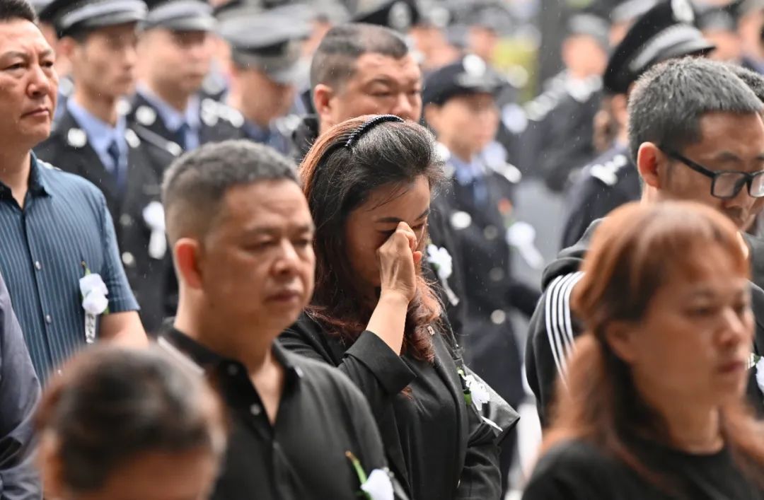 
广州中山一院黄牛代挂号电话票贩子号贩子网上预约挂号,住院检查加快,痛心！他才46岁啊