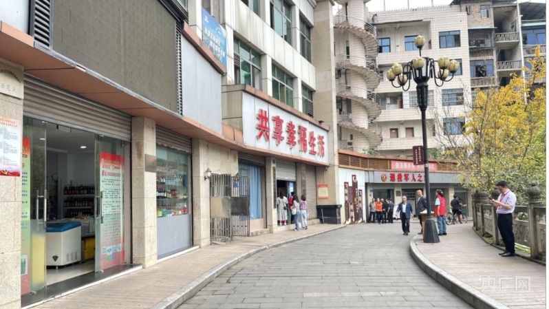 
中山大学孙逸仙纪念医院黄牛代挂号电话票贩子号贩子网上预约挂号,住院检查加快,重庆铜梁：一条有着“亲民招牌”的社区路