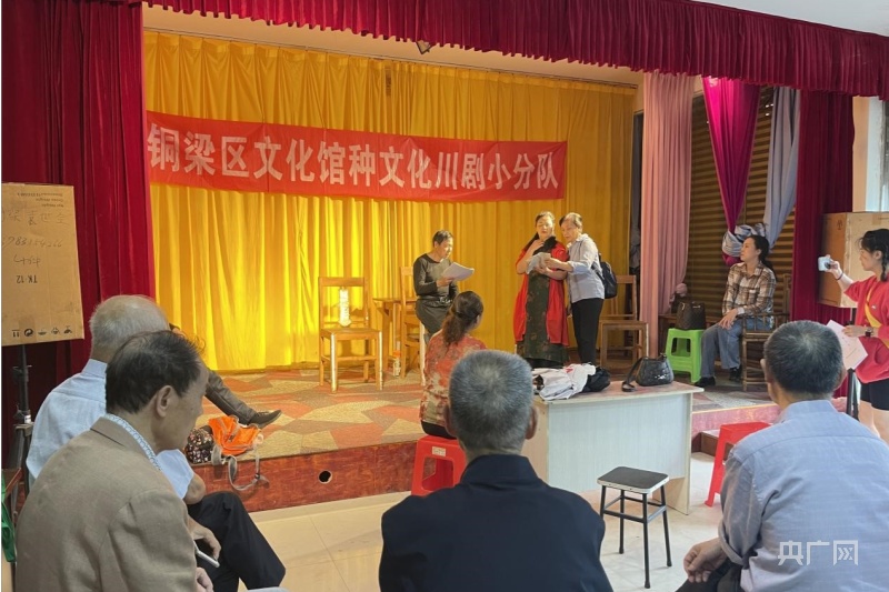 
中山大学孙逸仙纪念医院黄牛代挂号电话票贩子号贩子网上预约挂号,住院检查加快,重庆铜梁：一条有着“亲民招牌”的社区路