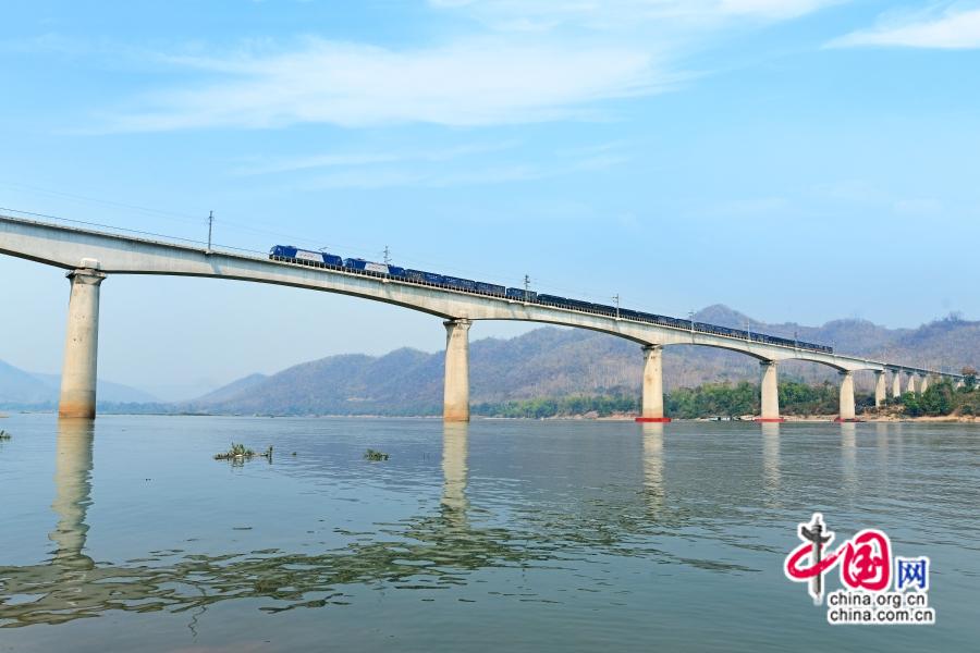 
北京各大医院黄牛代挂号电话票贩子号贩子网上预约挂号,住院检查加快,一条路连起两个国带动一片繁荣——写在中老铁路国际旅客列车开行之际