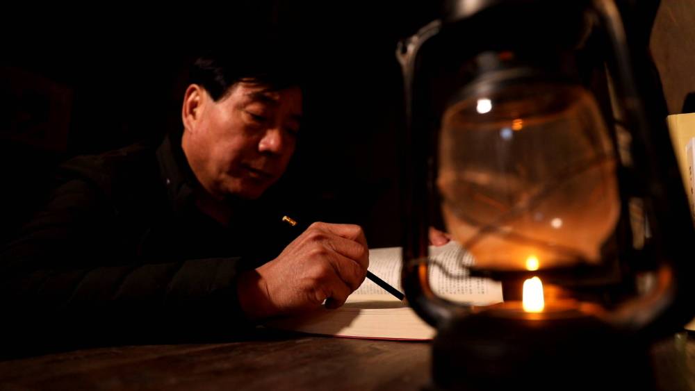 
西安西京医院黄牛代挂号电话票贩子号贩子网上预约挂号,住院检查加快,微纪录片｜平凡世界里的读书人