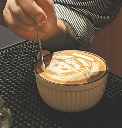 
北医六院黄牛代挂号电话票贩子号贩子网上预约挂号,住院检查加快,“既要吸引回头客，也要争取新客户”（体验·走近身边小商户·新时代·追梦人）