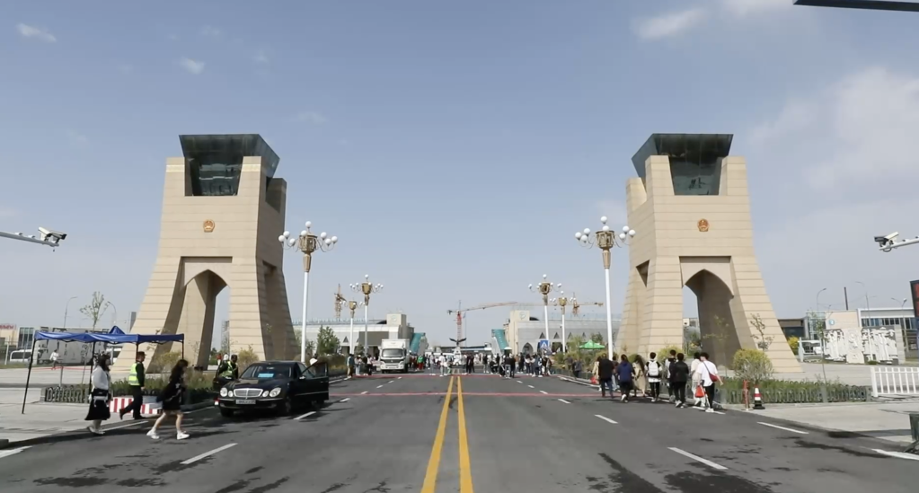 
上海各大医院黄牛代挂号电话票贩子号贩子网上预约挂号,住院检查加快,中国-中亚峰会｜活跃在霍尔果斯口岸的中亚客商