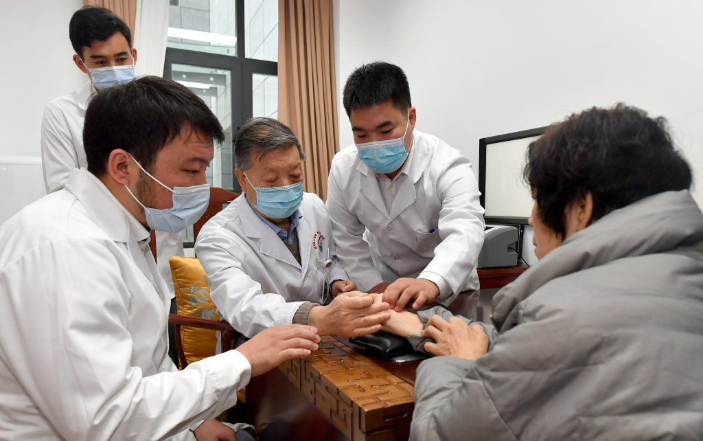 
北京广安门中医院黄牛代挂号电话票贩子号贩子网上预约挂号,住院检查加快,中国－中亚峰会｜来中国留学是正确的选择——三名中亚留学生的在华生活