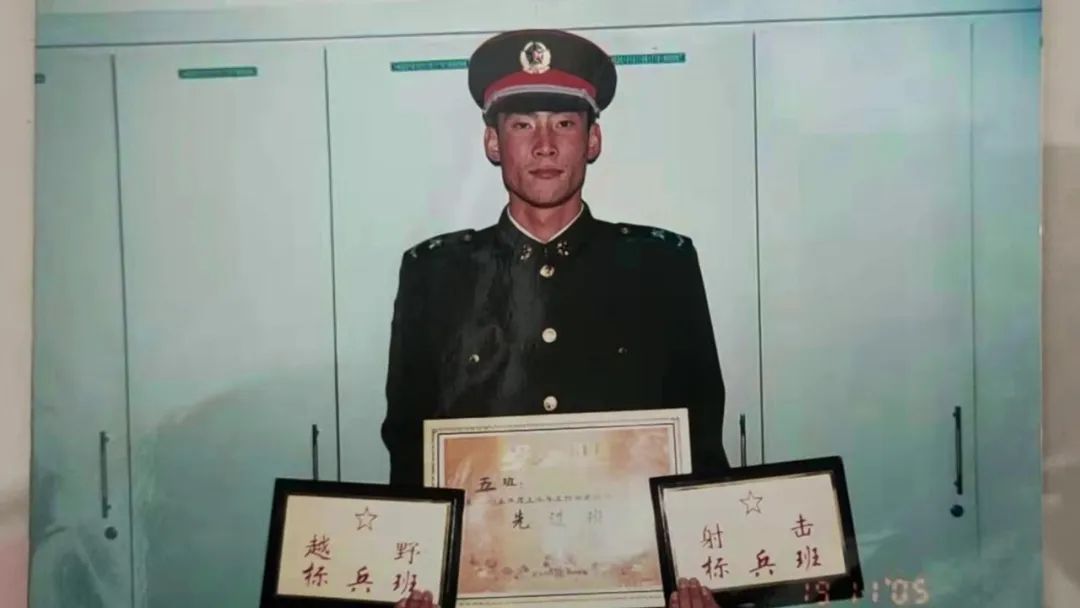 
山东大学齐鲁医院黄牛代挂号电话票贩子号贩子网上预约挂号,住院检查加快,那个参赛年龄最大的特种兵，夺冠了!