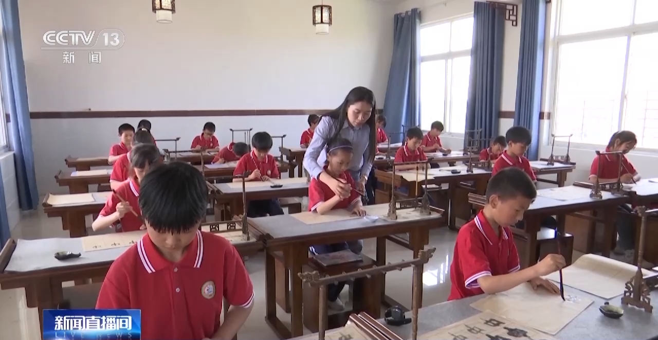 
二龙路肛肠医院黄牛代挂号电话票贩子号贩子网上预约挂号,住院检查加快,为孩子种下梦想的种子 90后女教师在乡村讲台谱写如诗芳华