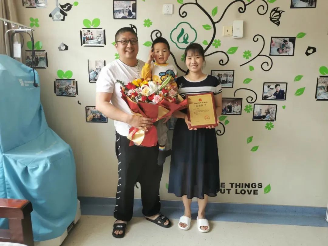
广州各大医院黄牛代挂号电话票贩子号贩子网上预约挂号,住院检查加快,“18个针眼换你一命，值了！”
