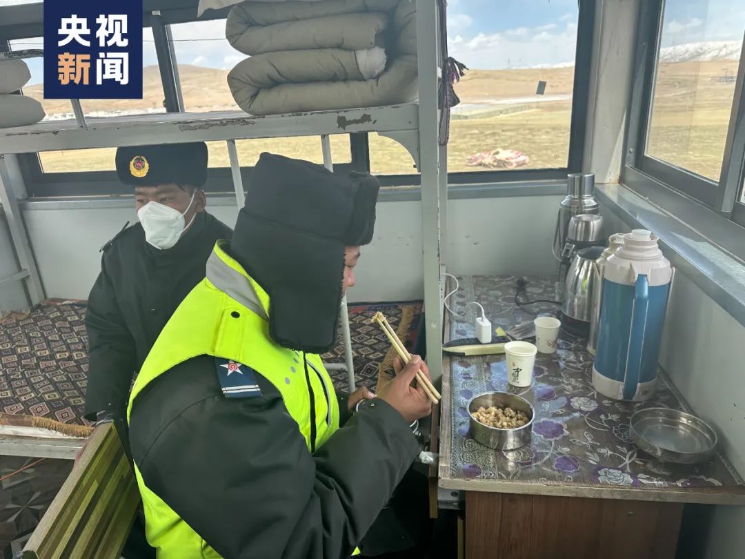 
北医六院黄牛代挂号电话票贩子号贩子网上预约挂号,住院检查加快,他为何要对着列车敬礼？