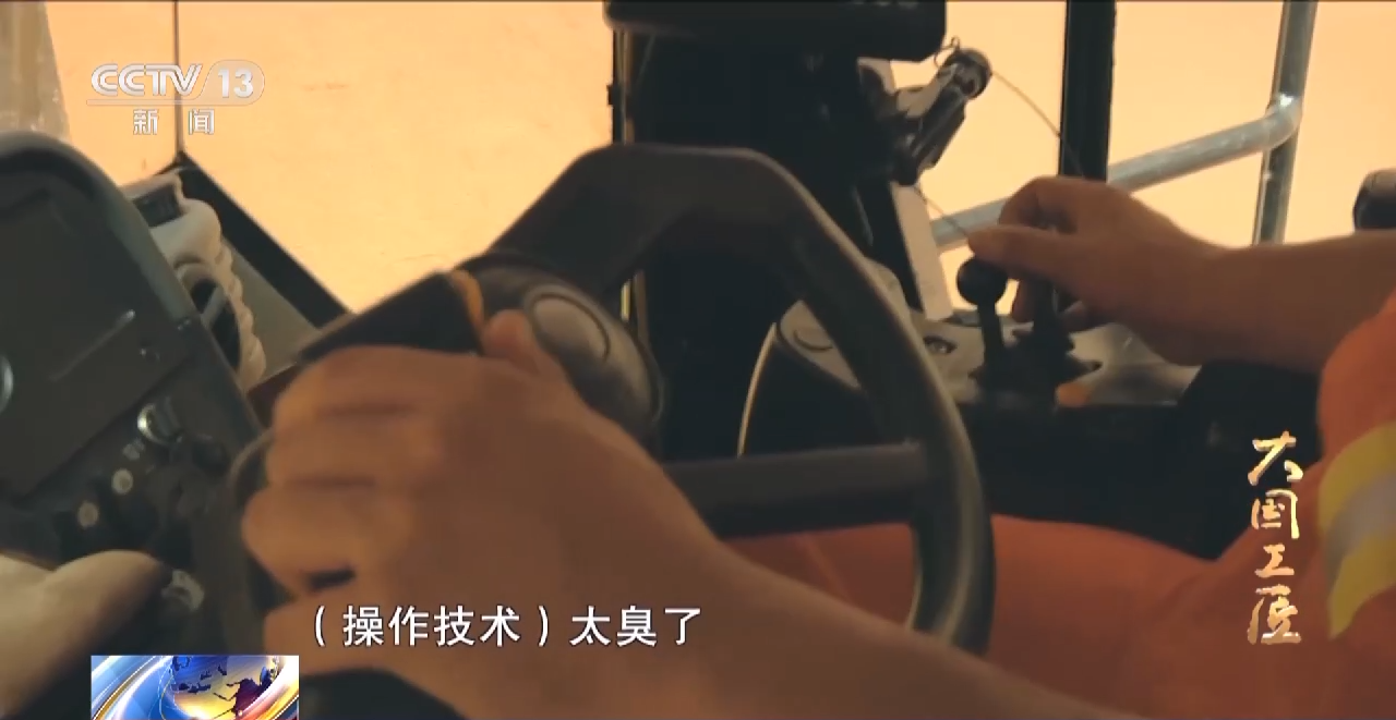 
杭州各大医院黄牛代挂号电话票贩子号贩子网上预约挂号,住院检查加快,大国工匠丨郭凯：智慧港口的装载机大王