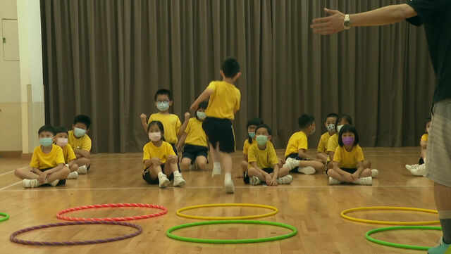 
北京空军总医院黄牛代挂号电话票贩子号贩子网上预约挂号,住院检查加快,香港故事︱穿梭于医院的特殊老师