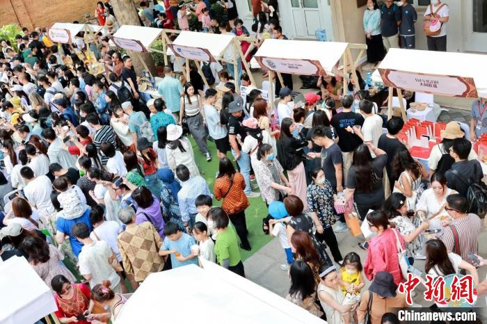 
南京市第一医院黄牛代挂号电话票贩子号贩子网上预约挂号,住院检查加快,“2023年印尼风情节”在京举办