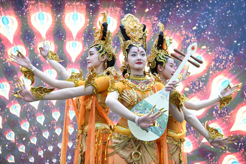 
中国人民解放军总医院黄牛代挂号电话票贩子号贩子网上预约挂号,住院检查加快,在文博会上领略丝路风情