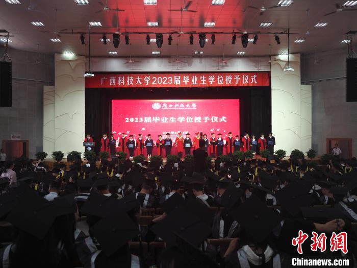 
中国人民解放军总医院黄牛代挂号电话票贩子号贩子网上预约挂号,住院检查加快,非洲医学留学生毕业感言：若继续在华深造 盼对中医药文化加深了解