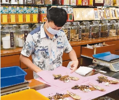 
南京中科研究所黄牛代挂号电话票贩子号贩子网上预约挂号,住院检查加快,希望两岸携手把中医药做大做强