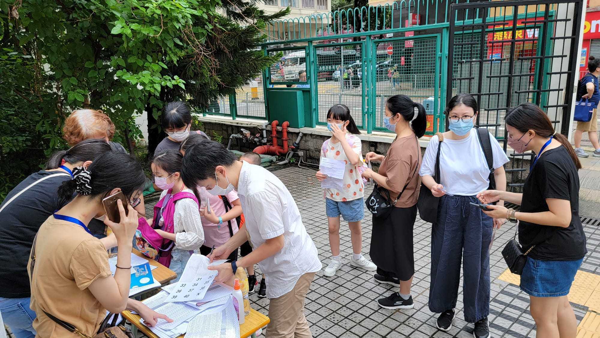
北京中医院黄牛代挂号电话票贩子号贩子网上预约挂号,住院检查加快,香港首次举办小学普通话水平考级