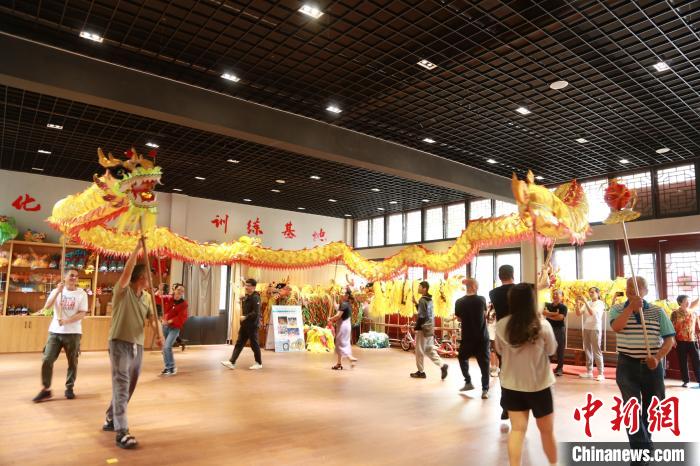 
东部战区总医院黄牛代挂号电话票贩子号贩子网上预约挂号,住院检查加快,台胞“登陆”浙江宁波过端午“续乡情”
