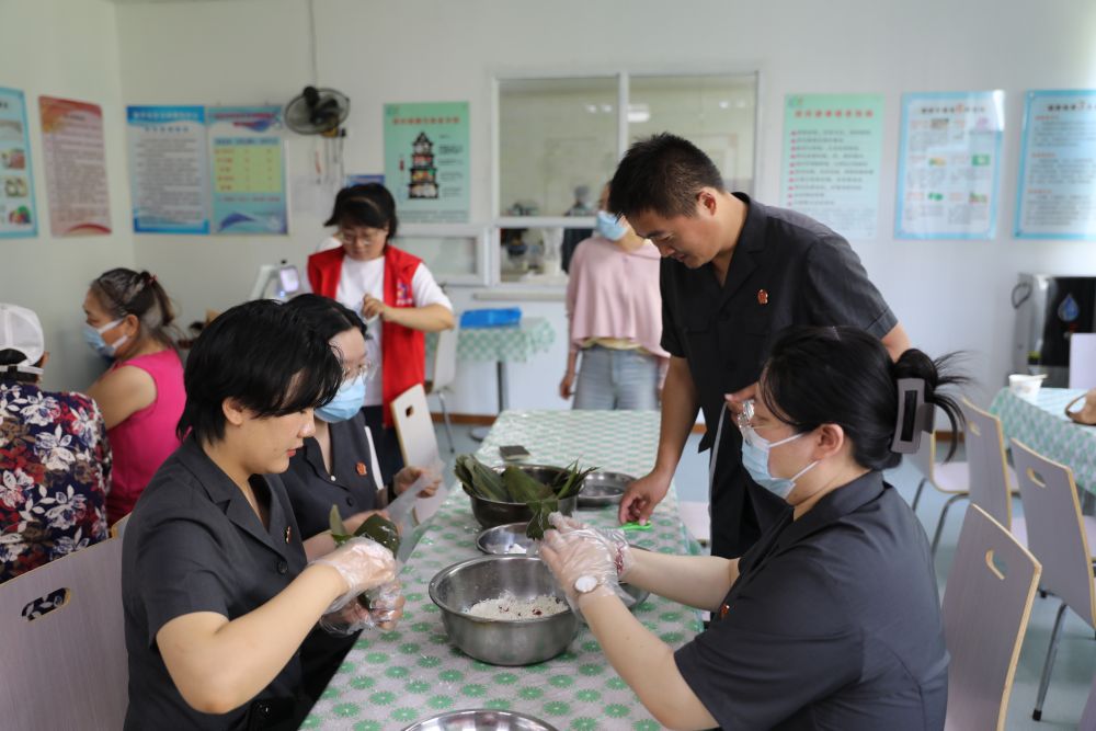 
沈阳医大二院黄牛代挂号电话票贩子号贩子网上预约挂号,住院检查加快,甜咸南北两相宜 端午消费更多元