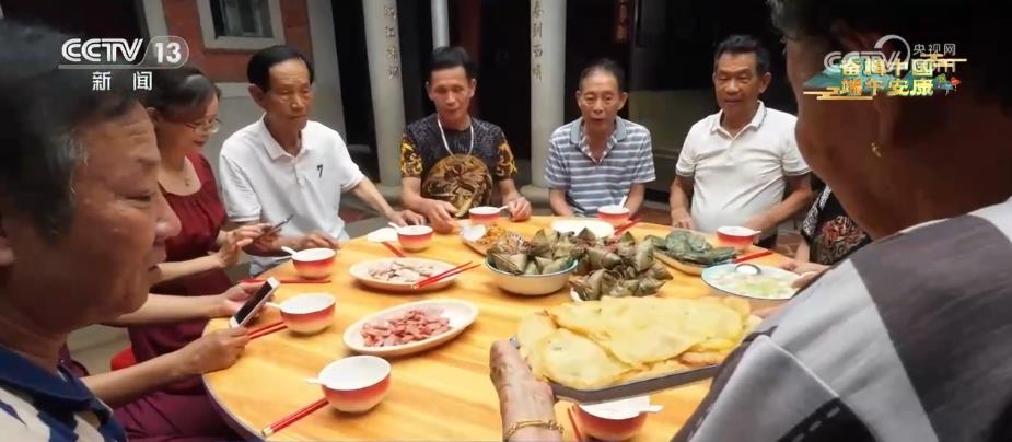 
中国中医科学院西苑黄牛代挂号电话票贩子号贩子网上预约挂号,住院检查加快,佳节美味取材各异 端午饮食古今相通