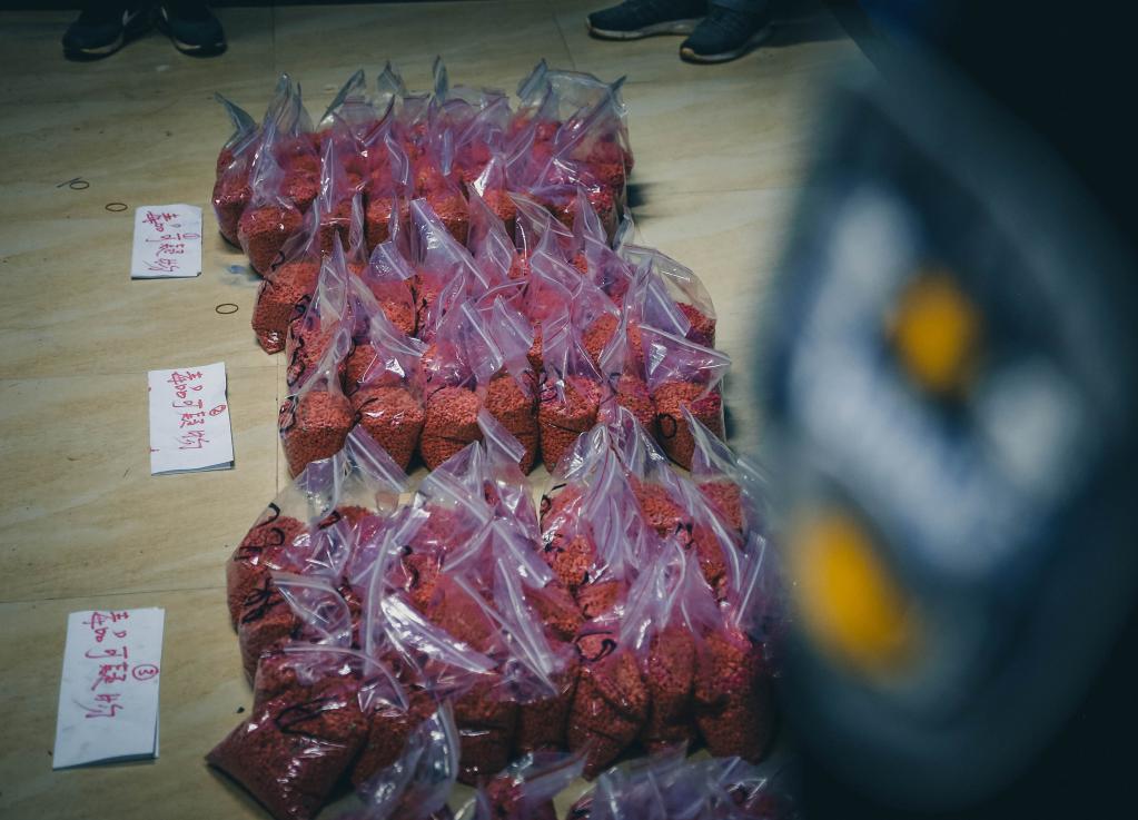 
中国人民解放军总医院黄牛代挂号电话票贩子号贩子网上预约挂号,住院检查加快,勋章的两面，是缉毒英雄某某某和她