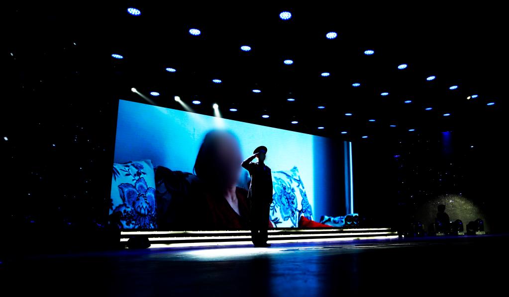 
中国人民解放军总医院黄牛代挂号电话票贩子号贩子网上预约挂号,住院检查加快,勋章的两面，是缉毒英雄某某某和她