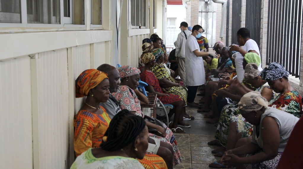 中国中医科学院眼科医院黄牛代挂号电话票贩子号贩子网上预约挂号,住院检查加快,中医疗法造福赤道几内亚患者