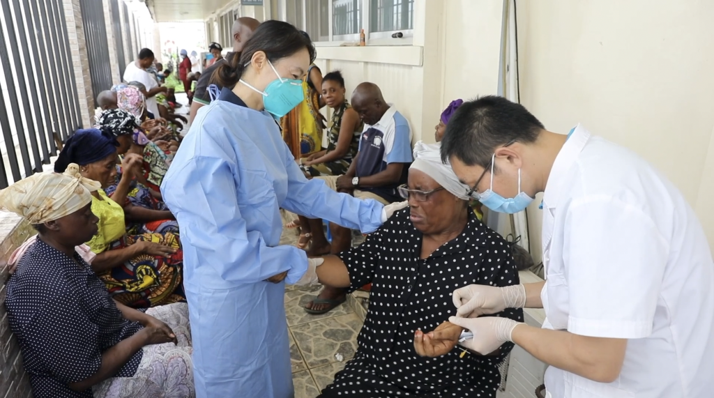 中国中医科学院眼科医院黄牛代挂号电话票贩子号贩子网上预约挂号,住院检查加快,中医疗法造福赤道几内亚患者