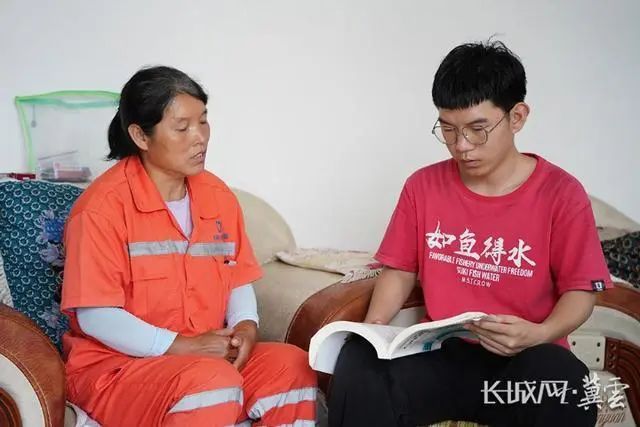 
中国医学科学院北京协和医院黄牛代挂号电话票贩子号贩子网上预约挂号,住院检查加快,“考场外与母亲相拥”感动全网，他考得咋样？