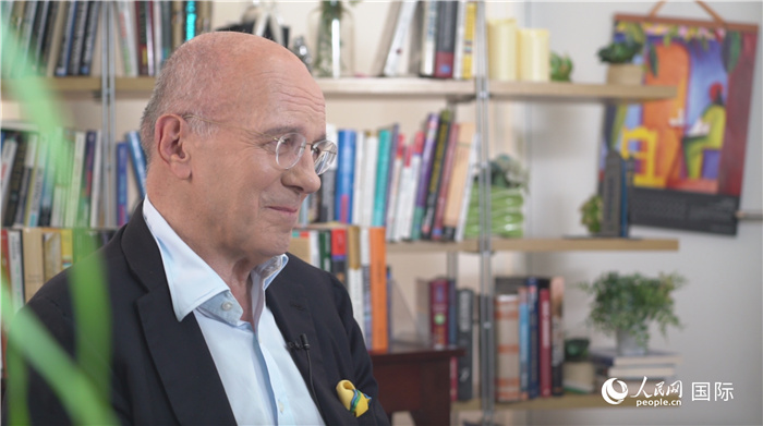 
上海各大医院黄牛代挂号电话票贩子号贩子网上预约挂号,住院检查加快,英国作家西蒙・温切斯特：中国的高速发展令人赞叹