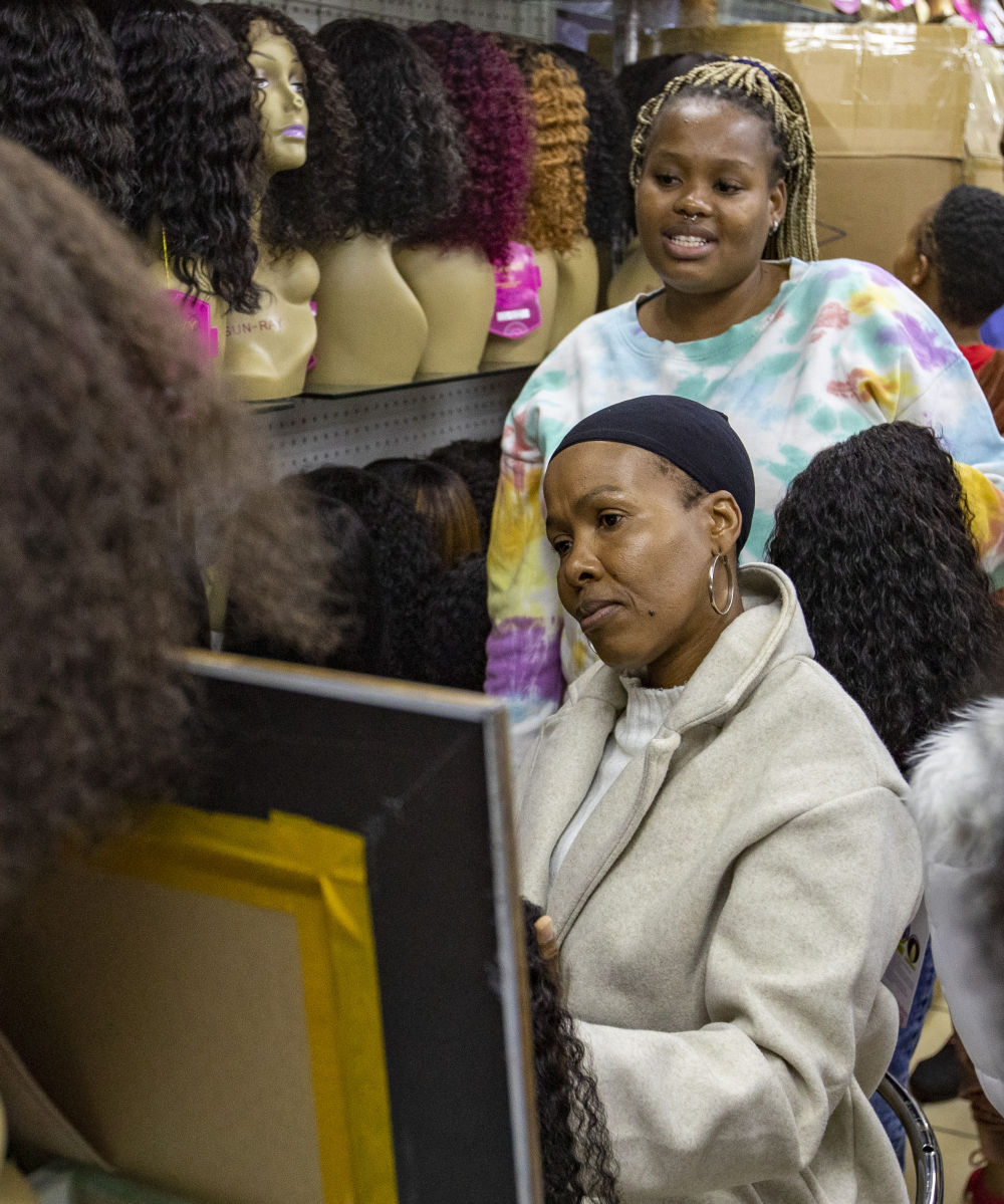 
上海眼耳鼻喉科医院黄牛代挂号电话票贩子号贩子网上预约挂号,住院检查加快,中国假发的非洲之旅