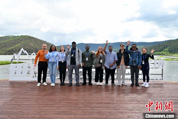 
广州口腔医院黄牛代挂号电话票贩子号贩子网上预约挂号,住院检查加快,多国“Z世代”青年走进香格里拉 感受一草一木中的生态文明理念