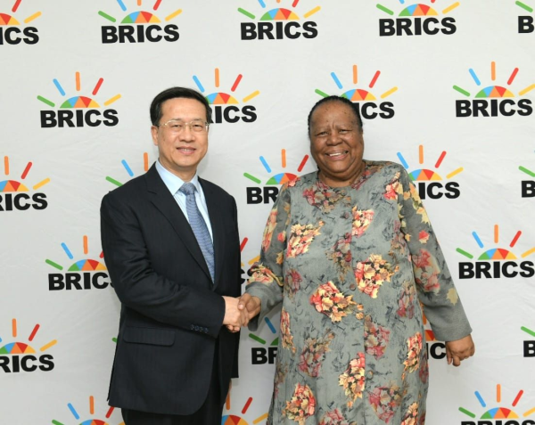 
中山大学孙逸仙纪念医院黄牛代挂号电话票贩子号贩子网上预约挂号,住院检查加快,外交部副部长马朝旭会见南非外长潘多尔