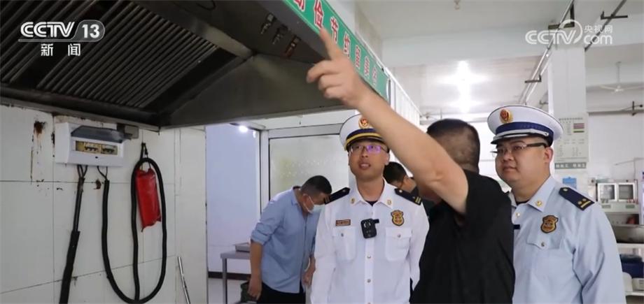 
南京眼科医院黄牛代挂号电话票贩子号贩子网上预约挂号,住院检查加快,为学子撑起“保护伞” 全国多地开展高考前消防安全检查