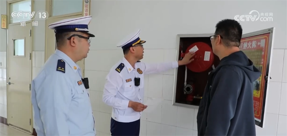 
南京眼科医院黄牛代挂号电话票贩子号贩子网上预约挂号,住院检查加快,为学子撑起“保护伞” 全国多地开展高考前消防安全检查