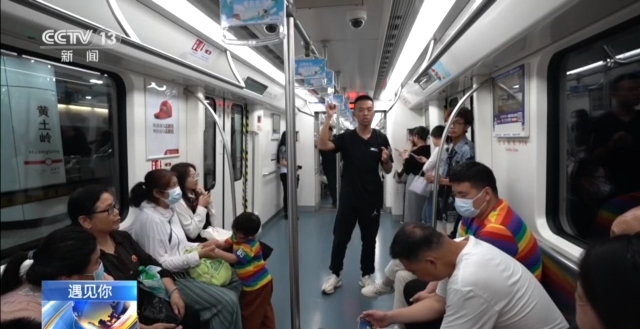 
上海儿科医院黄牛代挂号电话票贩子号贩子网上预约挂号,住院检查加快,遇见你丨18岁大学生为梦想在公交车上勇敢演讲