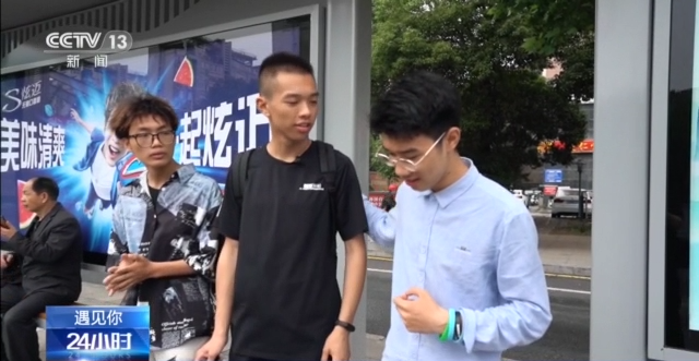 
上海儿科医院黄牛代挂号电话票贩子号贩子网上预约挂号,住院检查加快,遇见你丨18岁大学生为梦想在公交车上勇敢演讲