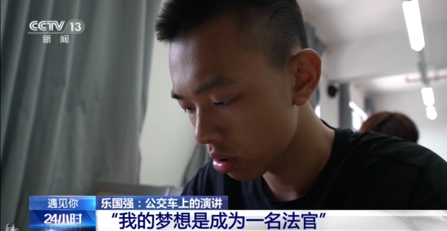 
上海儿科医院黄牛代挂号电话票贩子号贩子网上预约挂号,住院检查加快,遇见你丨18岁大学生为梦想在公交车上勇敢演讲