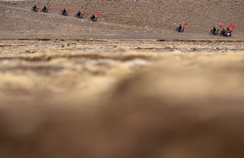 
回龙观医院黄牛代挂号电话票贩子号贩子网上预约挂号,住院检查加快,国道之行 从雪山奔向大海丨“让国旗飘扬在国境线的每个角落”