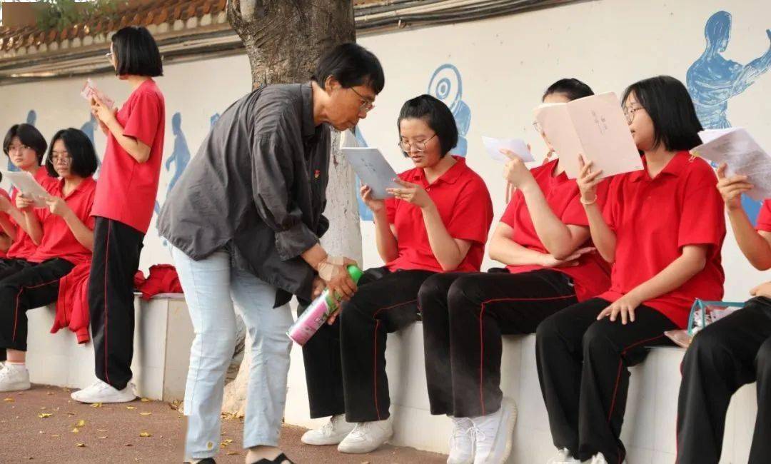 
天津各大医院黄牛代挂号电话票贩子号贩子网上预约挂号,住院检查加快,高考结束，她又“躲”了起来……