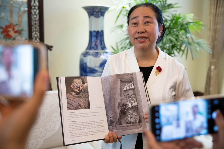 
东直门医院黄牛代挂号电话票贩子号贩子网上预约挂号,住院检查加快,外国博主打卡秦始皇帝陵博物院 阅览中华文明的大秦篇章