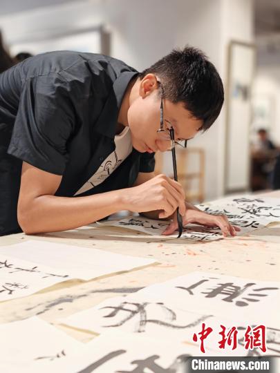 
长沙各大医院黄牛代挂号电话票贩子号贩子网上预约挂号,住院检查加快,台胞青年行走张家口 领略中华传统文化