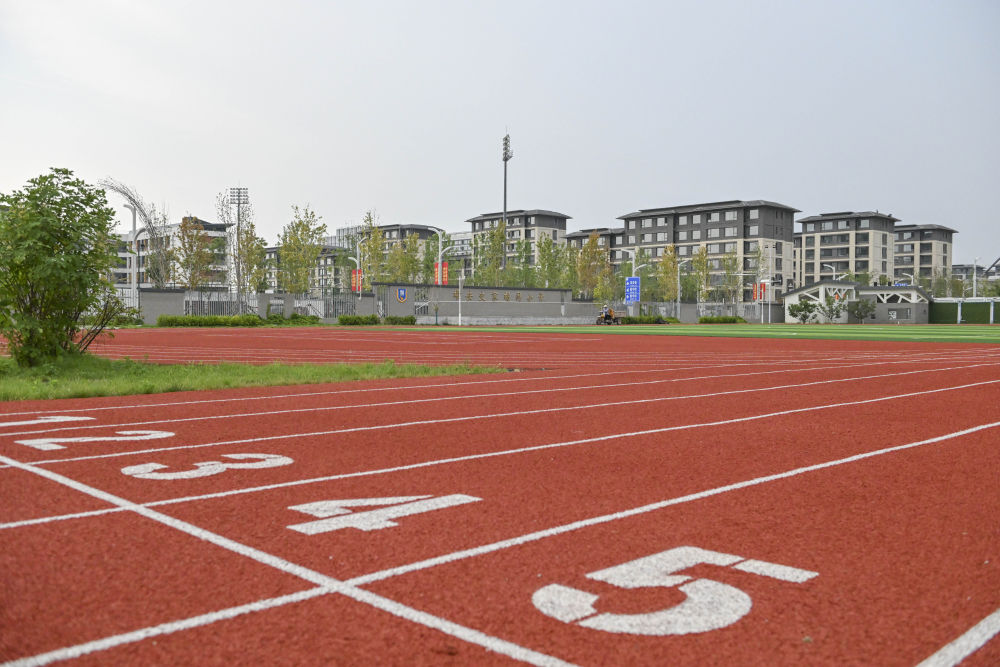 
北医六院黄牛代挂号电话票贩子号贩子网上预约挂号,住院检查加快,高质量发展调研行 | 雄安新区三所“交钥匙”学校进入新阶段