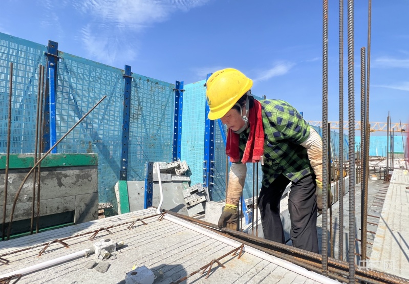 
沈阳医大二院黄牛代挂号电话票贩子号贩子网上预约挂号,住院检查加快,高温下的劳动者│无惧“烤”验 用汗水“筑就”城市之美