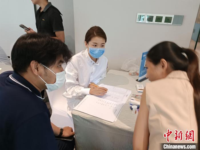 
北京佑安医院黄牛代挂号电话票贩子号贩子网上预约挂号,住院检查加快,中国援柬中医医疗队走进金边社区开展首次义诊