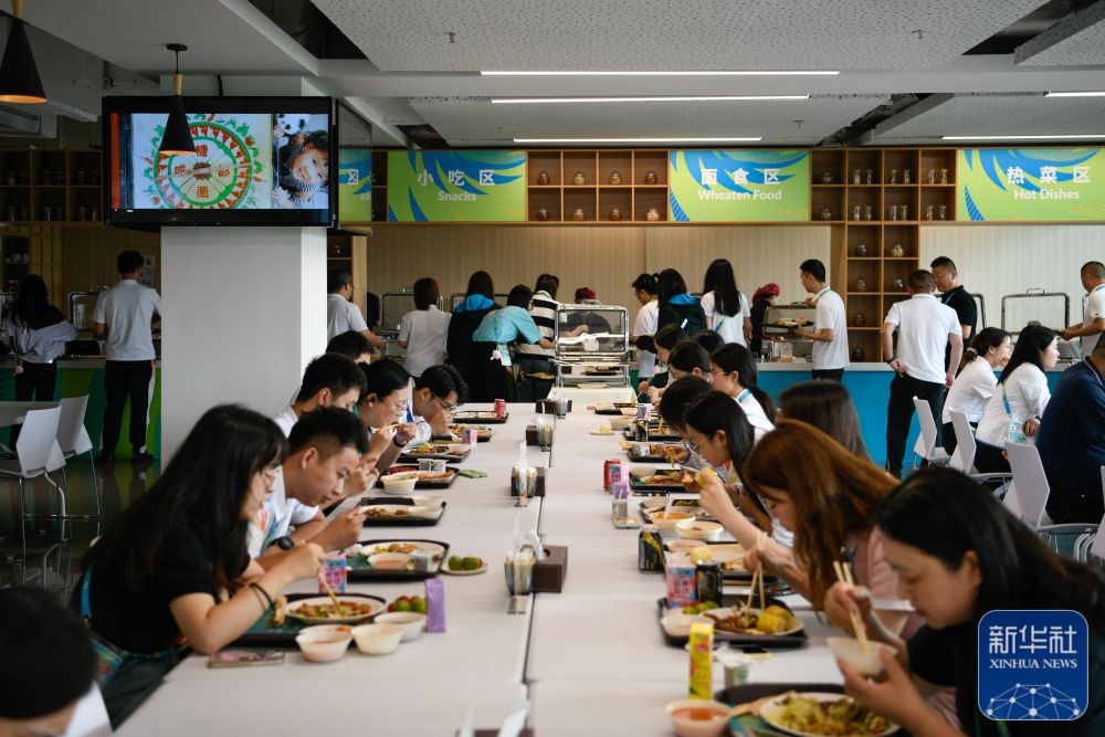 
北京儿研所黄牛代挂号电话票贩子号贩子网上预约挂号,住院检查加快,新华社记者带您探访成都大运会主媒体中心