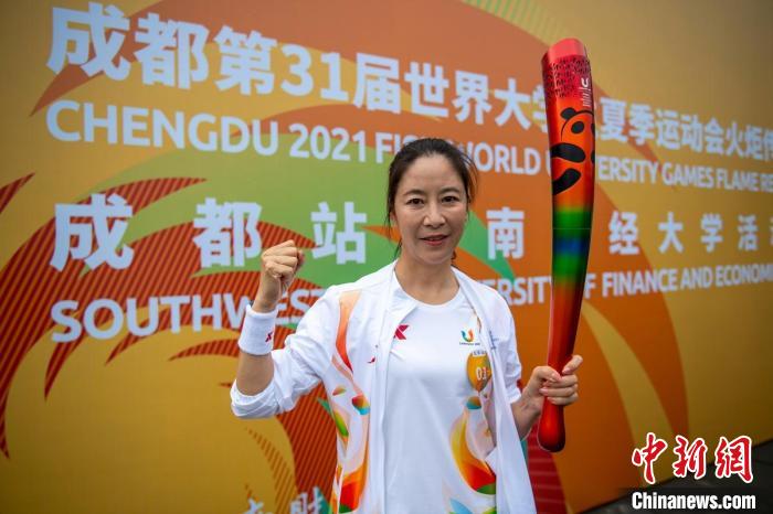 
上海瑞金医院黄牛代挂号电话票贩子号贩子网上预约挂号,住院检查加快,（成都大运纪事）成都大运会火炬继续在蓉传递 火炬手寄语当代青年